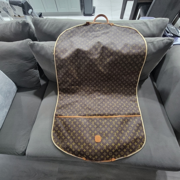 Louis Vuitton  garmet carrier - Picture 1 of 15